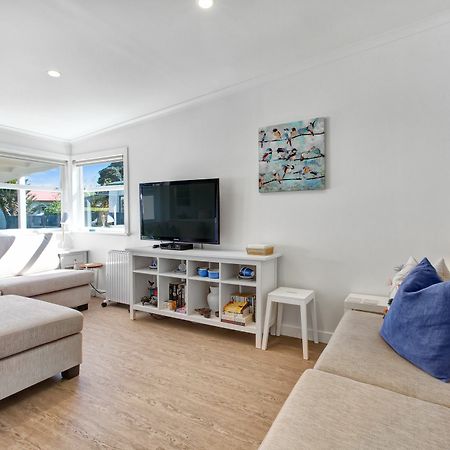 The Little Blue Bach In Oneroa Village By Waiheke Unlimited Esterno foto