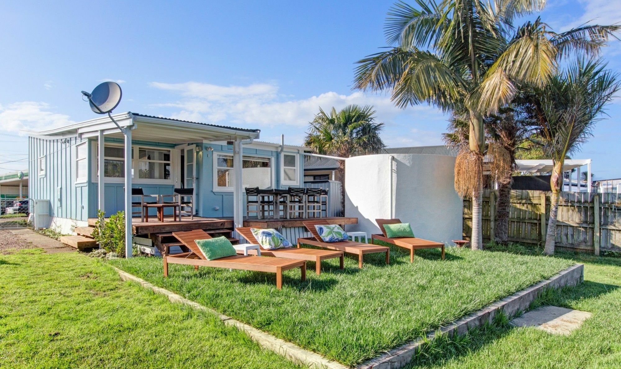 The Little Blue Bach In Oneroa Village By Waiheke Unlimited Esterno foto