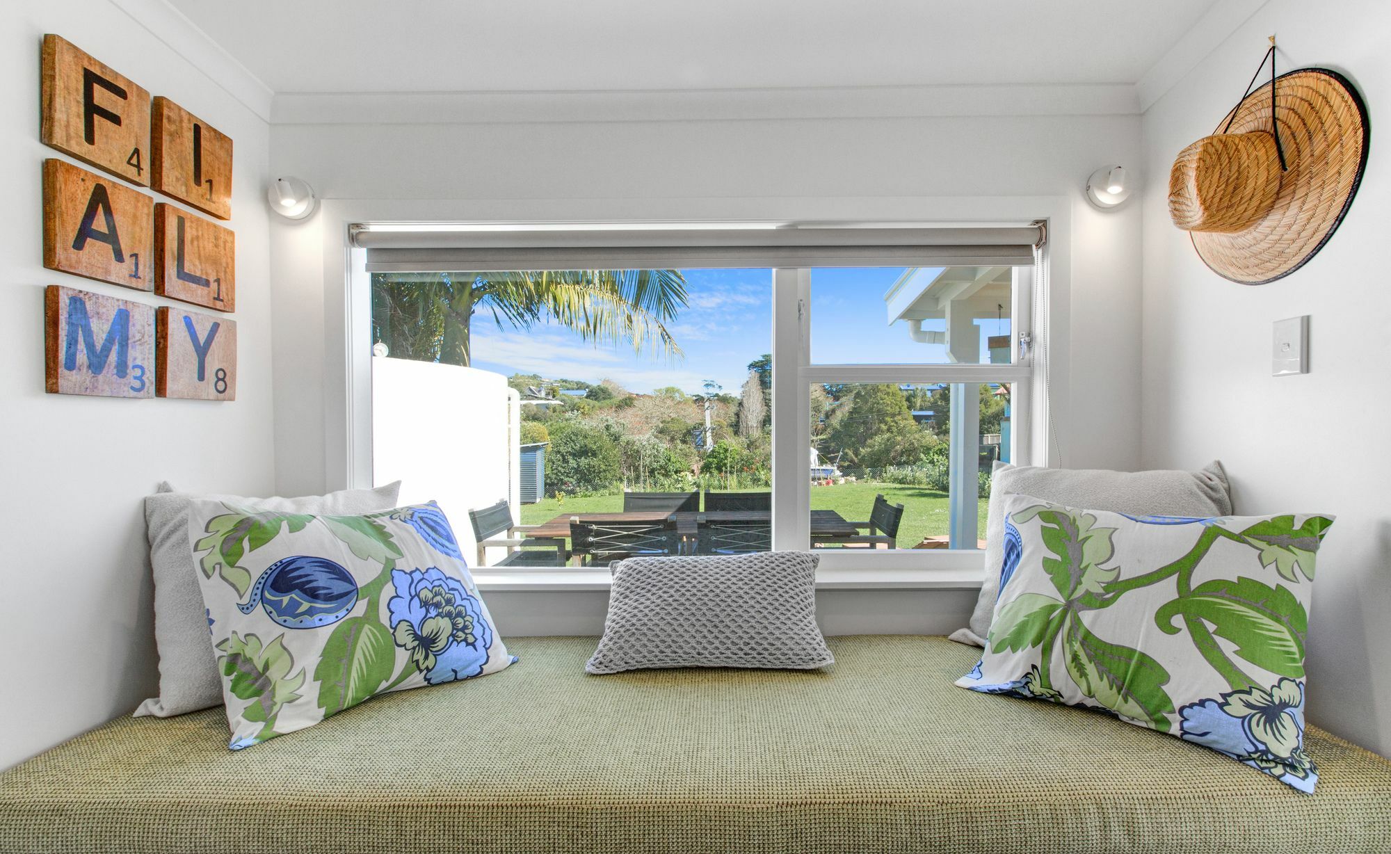 The Little Blue Bach In Oneroa Village By Waiheke Unlimited Esterno foto