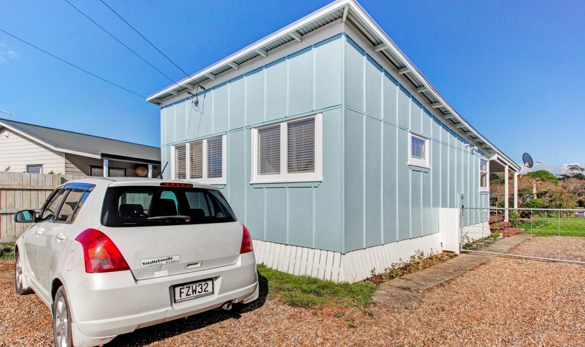 The Little Blue Bach In Oneroa Village By Waiheke Unlimited Esterno foto